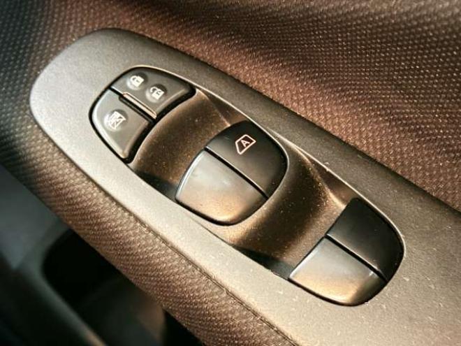 セレナ2.0 20X Vセレクション+Safety アンシャンテ セカンドスライドUP AセーフティPKG 4WD　防錆塗装4WDTVナビBカメエンスタETC積込タイヤ 2000