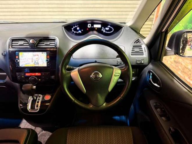 セレナ2.0 ハイウェイスター Vセレクション+Safety アドバンストセーフティ パッケージ 4WD　防錆塗装4WDTVナビBカメエンスタETC後席モニタ 2000