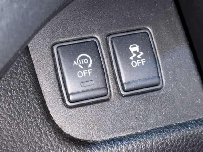 セレナ2.0 ハイウェイスター Vセレクション+Safety アドバンストセーフティ パッケージ 4WD　防錆塗装4WDTVナビBカメエンスタETC後席モニタ 2000