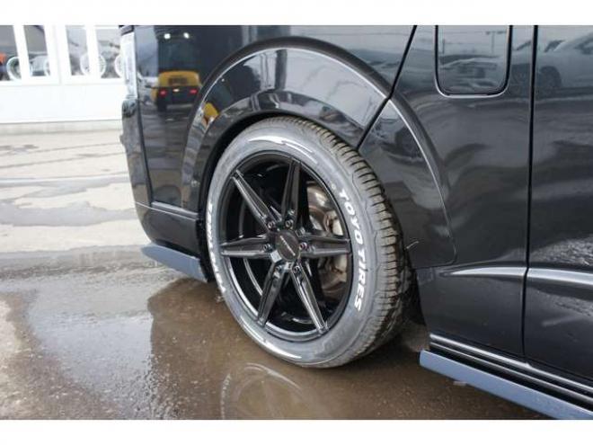 レジアスエース2.8 スーパーGL ダークプライム ロングボディ ディーゼルターボ 4WD　415COBRAオフィシャルコンプリート　ファントムヘッドライトシステム&新作HP-6　18インチホイール&フェイスリフトキット&フルエアロ&フローティングリップ&ローフォルムフェンダー　玄武2インチダウンブロック 2800