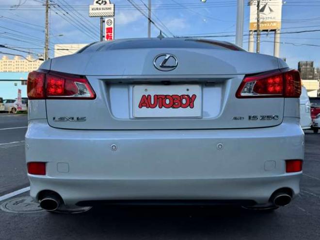 レクサスIS 250 4WD　スマートキー・エンジンスターター・純正HIDマルチナビ・両席シートヒーター・クルーズコントロール・パドルシフト・HIDヘッドライト・LEDフォグ・ワイパーデアイサー・ETC・Bカメラ・AUX・ワンセグTV・両席パワー 2500