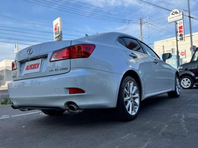 レクサスIS 250 4WD　スマートキー・エンジンスターター・純正HIDマルチナビ・両席シートヒーター・クルーズコントロール・パドルシフト・HIDヘッドライト・LEDフォグ・ワイパーデアイサー・ETC・Bカメラ・AUX・ワンセグTV・両席パワー 2500