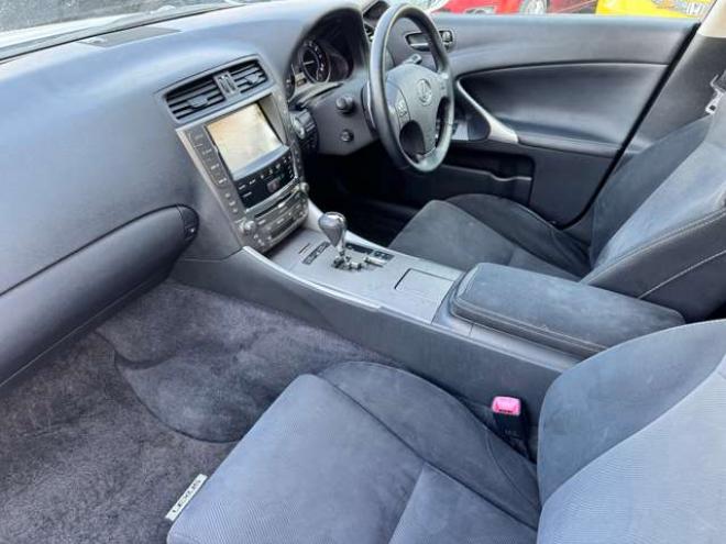 レクサスIS 250 4WD　スマートキー・エンジンスターター・純正HIDマルチナビ・両席シートヒーター・クルーズコントロール・パドルシフト・HIDヘッドライト・LEDフォグ・ワイパーデアイサー・ETC・Bカメラ・AUX・ワンセグTV・両席パワー 2500