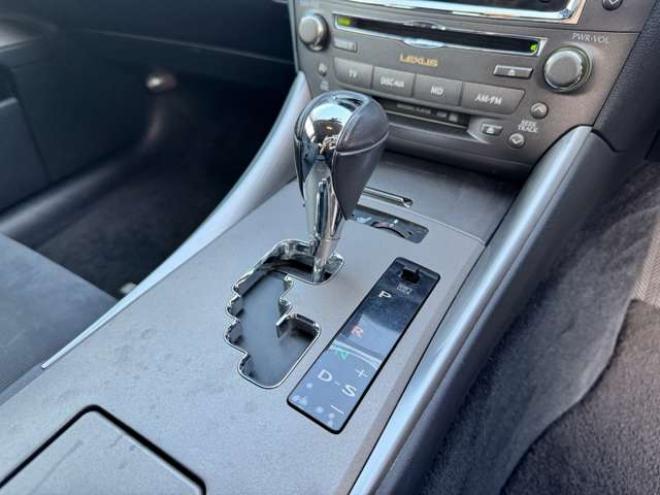 レクサスIS 250 4WD　スマートキー・エンジンスターター・純正HIDマルチナビ・両席シートヒーター・クルーズコントロール・パドルシフト・HIDヘッドライト・LEDフォグ・ワイパーデアイサー・ETC・Bカメラ・AUX・ワンセグTV・両席パワー 2500
