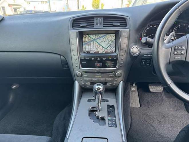 レクサスIS 250 4WD　スマートキー・エンジンスターター・純正HIDマルチナビ・両席シートヒーター・クルーズコントロール・パドルシフト・HIDヘッドライト・LEDフォグ・ワイパーデアイサー・ETC・Bカメラ・AUX・ワンセグTV・両席パワー 2500