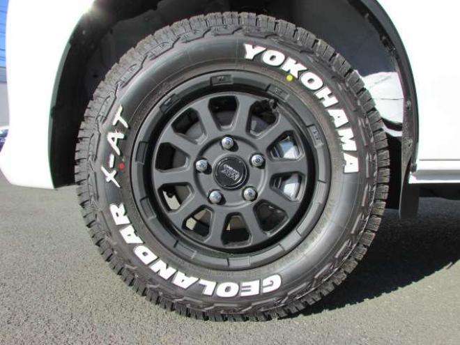 タウンエースバン1.5 GL 4WD　登録済未使用車/スマートアシスト/LEDヘッドライト/ベッドキット/MAD CROSS14インチホイール+ジオランダーX-AT/キーレス/アイドリングストップ/ディスプレイオーディオ 登録済未使用車 1500
