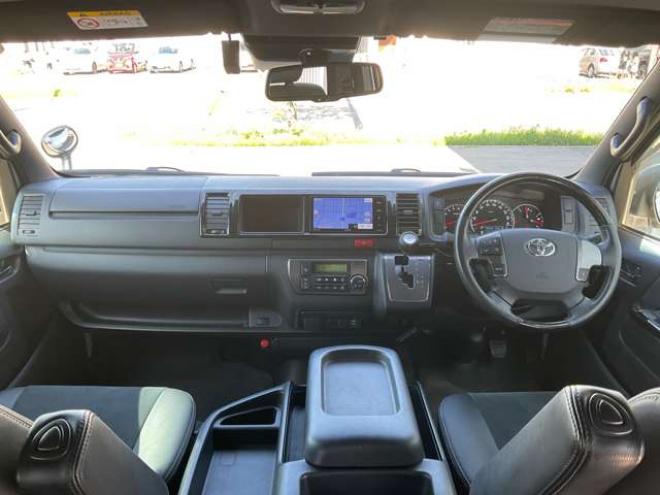 ハイエースバン2.7 スーパーGL ダークプライムII ワイド ミドルルーフ ロングボディ 4WD　TOYOオープンカントリーR/T215/65R16　ナイトロパワーM29スティンガー16インチAW　ワンオーナー　社外ナビTV　両側パワースライドドア　ETC　Pivot製クルコン　Tom's製テールライト　JAOS リヤスキッドバー 2700