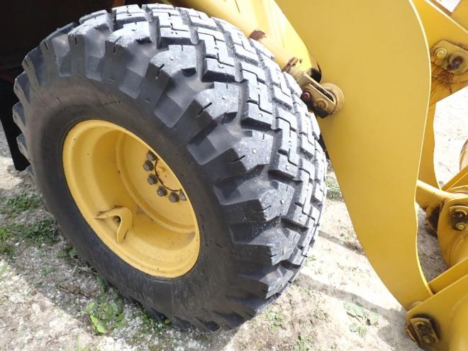 ホイールローダWA80-3　スノースパイクタイヤ　恵庭ヤード