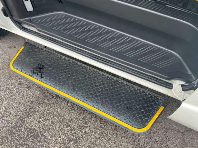 ハイエースバン2.8 ウェルキャブ Bタイプ ロング ディーゼルターボ 4WD　4WD　ウェルキャブBタイプ　10人乗り(車いす2基+8人)　トヨタセーフティセンス付　リアヒーター・クーラー 福祉車両 2800