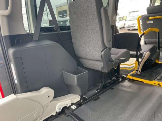 ハイエースバン2.8 ウェルキャブ Bタイプ ロング ディーゼルターボ 4WD　4WD　ウェルキャブBタイプ　10人乗り(車いす2基+8人)　トヨタセーフティセンス付　リアヒーター・クーラー 福祉車両 2800