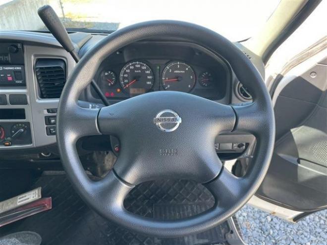 キャラバン3.0 DX ロングボディ ディーゼルターボ 4WD　冷蔵冷凍4WD 3000