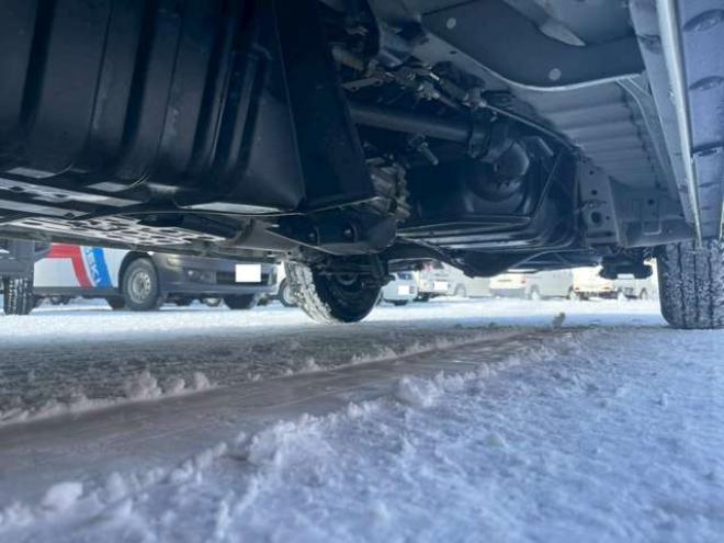 ハイエースバン2.8 DX ロング ディーゼルターボ 4WD　4WD　寒冷地仕様　9人　4ドア　トヨタセーフティセンス付　リヤヒーター付　夏・冬タイヤ有り 2800