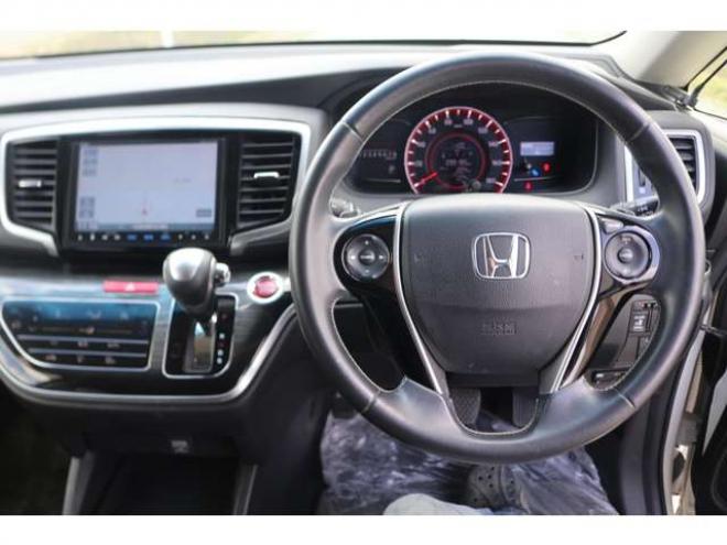 オデッセイ2.4 アブソルート 4WD　検R8/12　バックカメラ　片側電動スライドドア　ハーフレザーシート 2400