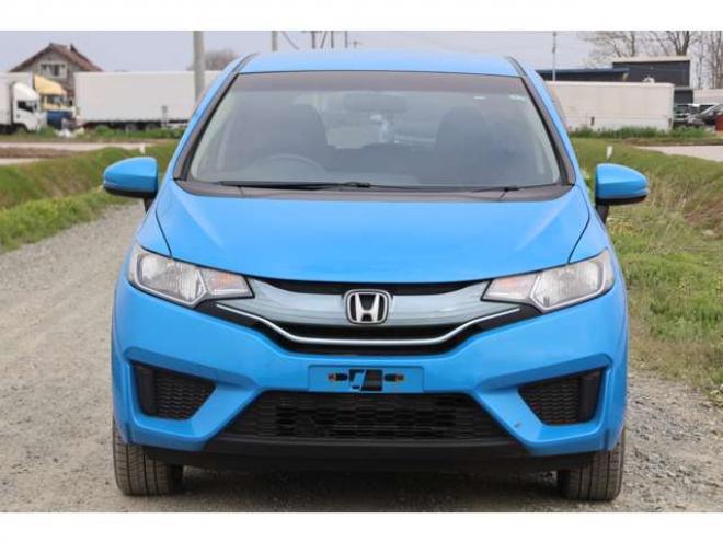 フィット1.5 ハイブリッド Fパッケージ 4WD　検二年　バックカメラ　自社　ローンカノウ 1500