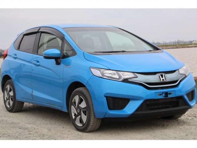 フィット1.5 ハイブリッド Fパッケージ 4WD　検二年　バックカメラ　自社　ローンカノウ 1500
