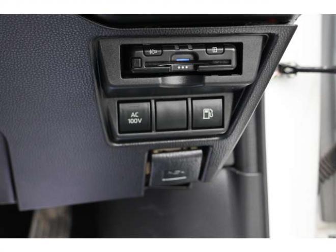 プリウス2.0 G E-Four 4WD　検二年　シートヒーター　ETC　バックカメラ　クルコン　ブラインドスポットモニター 2000