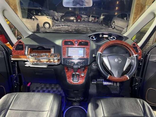 セレナ2.0 ライダー ブラックライン 4WD　新規車検整備付・Bluetooth対応社外ナビ・バックモニター・両側パワースライドドア・純正エンジンスターター・スマートキー・LEDテール 2000