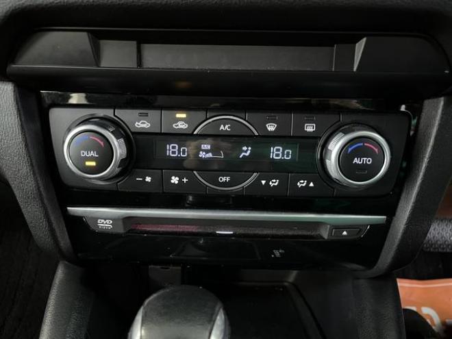 アテンザワゴンＸＤ　本州仕入　禁煙車　アイアクティブセンス　ヘッドアップディスプレイ　スカイアクティブディーゼルターボ　クルーズコントロール　社外１７インチＡＷ　純正１７ＡＷ＋スタッドレスタイヤ付　ドライブレコーダー　ルーフレール　ＥＴＣ 4WD 2200 5Dr