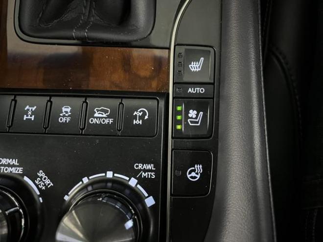 レクサスＬＸ５７０　本州仕入　寒冷地仕様　禁煙車　純正２０インチＡＷ　レクサスセーフティセンス　マークレビンソン　モデリスタスポイラー　純正ブラックレザーシート　社外１８インチＡＷ＋スタッドレスタイヤ　パノラミックビュー 4WD 5700 5Dr