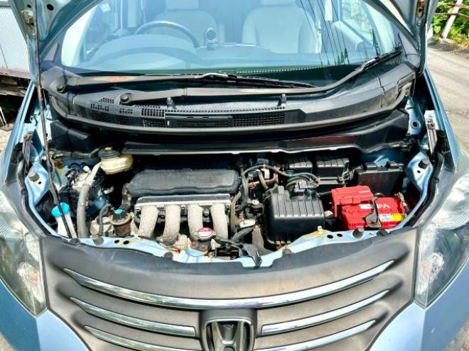 フリードGジャストセレクション8人乗り　FF車 タイミングチェーン車　エンジンスターター　HID ワンオーナー　車検記録簿6枚あり　車庫証明自己申請価格 1500 5Dr