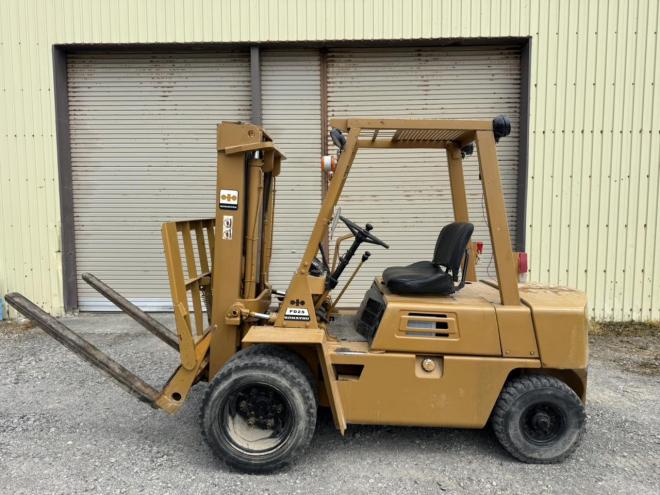 フォークリフトコマツ FD25 ヒンジ付きディーゼル ダブルタイヤ