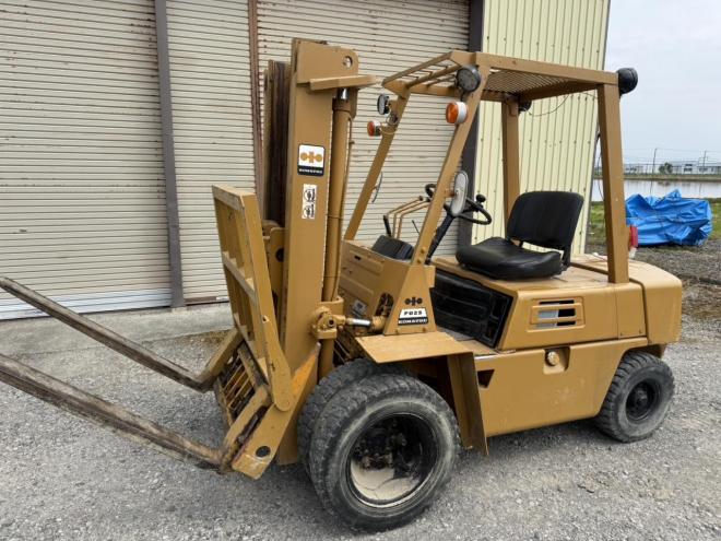 フォークリフトコマツ FD25 ヒンジ付きディーゼル ダブルタイヤ