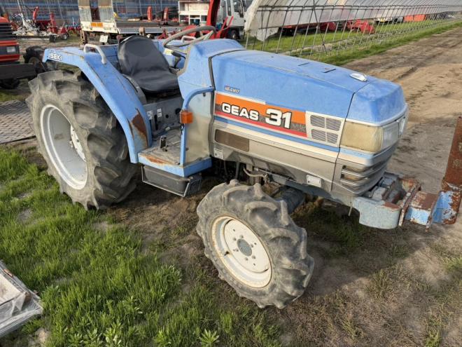 トラクターイセキ GEAS31 31馬力 4WD キャビンなし
