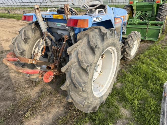 トラクターイセキ GEAS31 31馬力 4WD キャビンなし