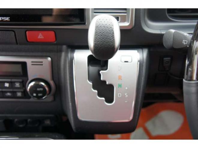 ハイエース2.7 GL ロング ミドルルーフ 4WD　IFUU製　IF-WB8　10人乗り対面ラウンジベッド仕様　415COBRAクリーンルック3フロントスポイラー&バッドラッカー毒牙18インチAW　イクリプス製10.1インチフローティングナヒ　純正EGスターター 2700