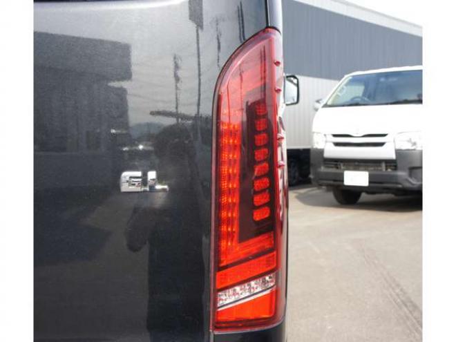 ハイエース2.7 GL ロング ミドルルーフ 4WD　IFUU製　IF-WB8　10人乗り対面ラウンジベッド仕様　415COBRAクリーンルック3フロントスポイラー&バッドラッカー毒牙18インチAW　イクリプス製10.1インチフローティングナヒ　純正EGスターター 2700