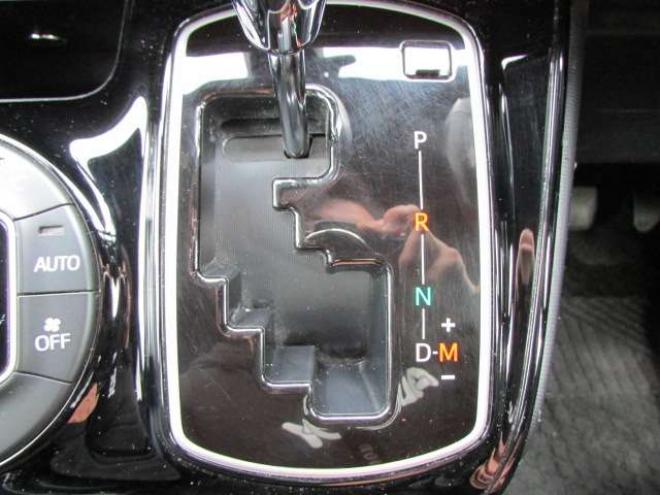 ヴォクシー2.0 ZS ウェルキャブ サイドリフトアップチルトシート車 4WD　プリクラッシュセーフティー/電動スライドドア/クルーズコントロール/社外ナビ/フルセグフルセグTV/バックカメラ 2000