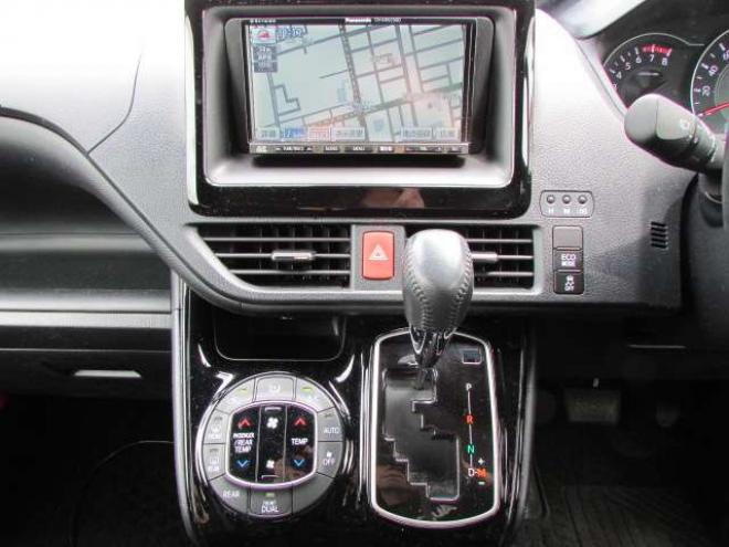 ヴォクシー2.0 ZS ウェルキャブ サイドリフトアップチルトシート車 4WD　プリクラッシュセーフティー/電動スライドドア/クルーズコントロール/社外ナビ/フルセグフルセグTV/バックカメラ 2000
