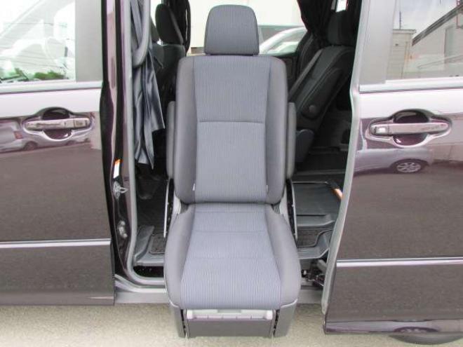ヴォクシー2.0 ZS ウェルキャブ サイドリフトアップチルトシート車 4WD　プリクラッシュセーフティー/電動スライドドア/クルーズコントロール/社外ナビ/フルセグフルセグTV/バックカメラ 2000