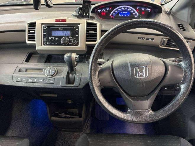 フリードスパイクGエアロ 4WD パワースライドドア 夏冬タイヤあり 車検満タン