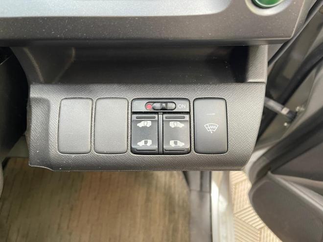 ステップワゴン2.0L 4WD 5年保証 両側パワスラ 夏冬タイヤ ETC 自社認証工場 車検整備2年付 修復歴無 寒冷地仕様 禁煙