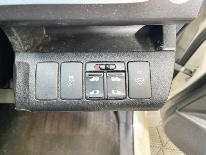 ステップワゴン2.0スパーダZ 4WD 5年保証 スマキー 両側パワスラ ナビTV Bカメ 自社認証工場 車検整備2年付 修復歴無 寒冷地仕様 禁煙