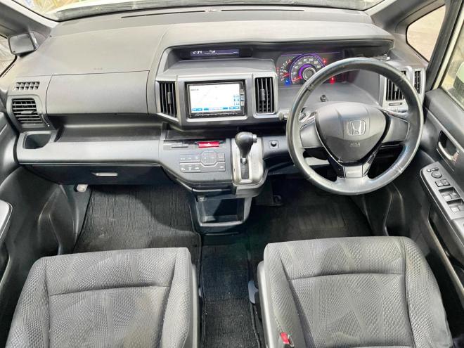 ステップワゴン2.0スパーダZ 4WD 5年保証 スマキー 両側パワスラ ナビTV Bカメ 自社認証工場 車検整備2年付 修復歴無 寒冷地仕様 禁煙