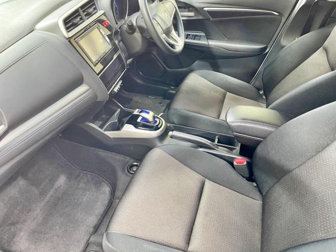 フィット1.5ハイブリッドFパッケージ 4WD 5年保証 スマキー ナビ Bカメ ETC 自社認証工場 車検整備2年付 寒冷地仕様 禁煙