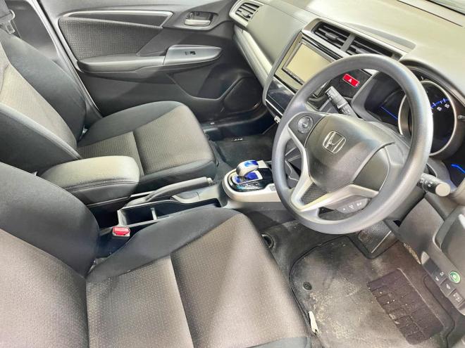 フィット1.5ハイブリッドFパッケージ 4WD 5年保証 スマキー ナビ Bカメ ETC 自社認証工場 車検整備2年付 寒冷地仕様 禁煙