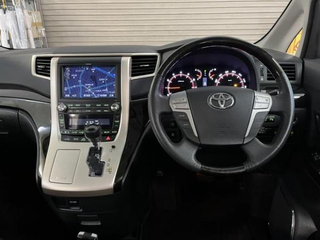 ヴェルファイア２．４Ｚ　ゴールデンアイズⅡ　本州仕入　ワンオーナー　禁煙車　純正リアフリップダウンモニター　純正１８インチＡＷ　社外１６ＡＷ＋スタッドレスタイヤ付　両側パワースライドドア　パワーバックドア　純正ブラックハーフレザーシート　ＥＴＣ 4WD 2400 5Dr