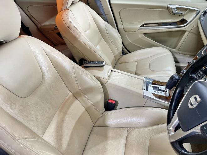 ボルボV60 T6 AWD 4WD 5年保証 サンルーフ ナビTV Bカメ 自社認証工場 車検整備2年付 修復歴無 寒冷地仕様 禁煙