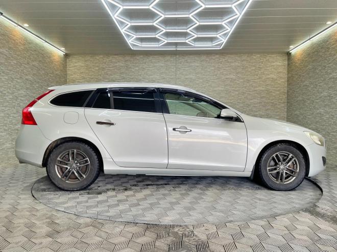 ボルボV60 T6 AWD 4WD 5年保証 サンルーフ ナビTV Bカメ 自社認証工場 車検整備2年付 修復歴無 寒冷地仕様 禁煙