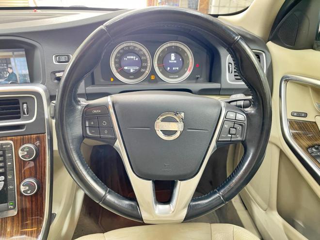 ボルボV60 T6 AWD 4WD 5年保証 サンルーフ ナビTV Bカメ 自社認証工場 車検整備2年付 修復歴無 寒冷地仕様 禁煙