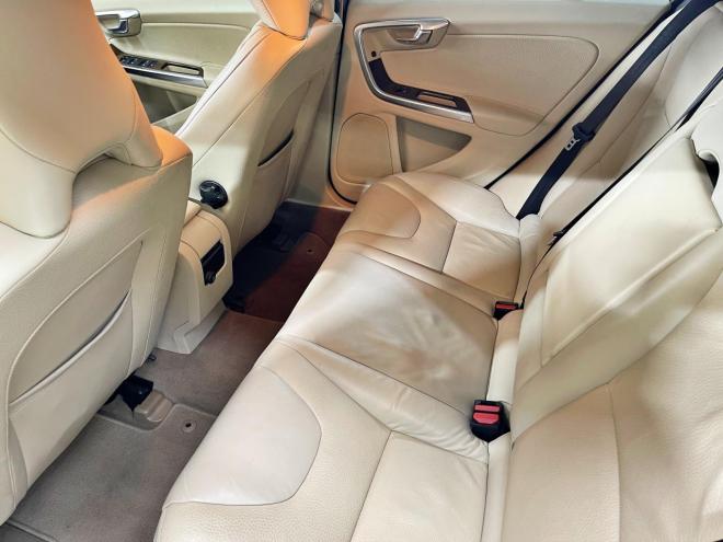 ボルボV60 T6 AWD 4WD 5年保証 サンルーフ ナビTV Bカメ 自社認証工場 車検整備2年付 修復歴無 寒冷地仕様 禁煙