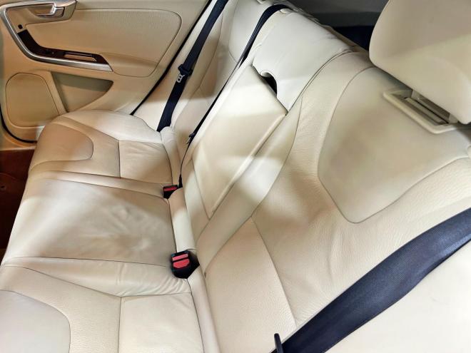 ボルボV60 T6 AWD 4WD 5年保証 サンルーフ ナビTV Bカメ 自社認証工場 車検整備2年付 修復歴無 寒冷地仕様 禁煙