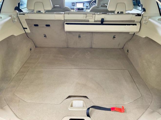 ボルボV60 T6 AWD 4WD 5年保証 サンルーフ ナビTV Bカメ 自社認証工場 車検整備2年付 修復歴無 寒冷地仕様 禁煙