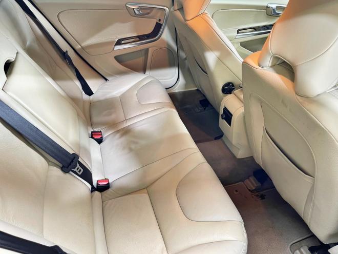 ボルボV60 T6 AWD 4WD 5年保証 サンルーフ ナビTV Bカメ 自社認証工場 車検整備2年付 修復歴無 寒冷地仕様 禁煙