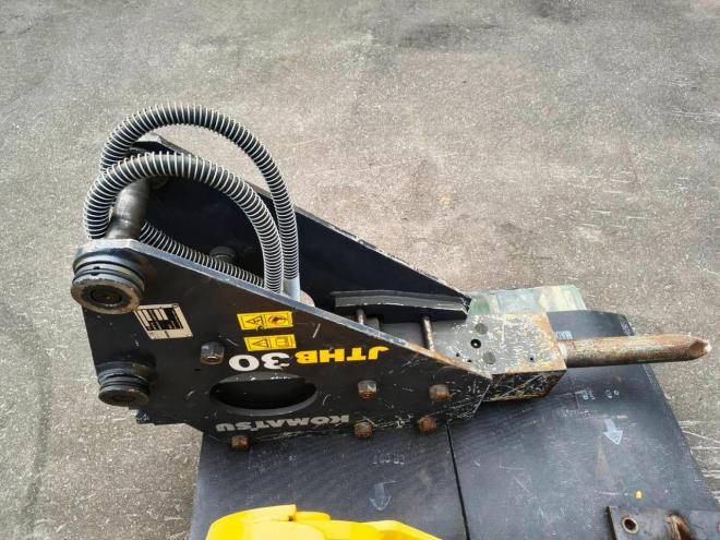 バックホーコマツ　中古　PC30MR-5　配管付　油圧ショベル　建機