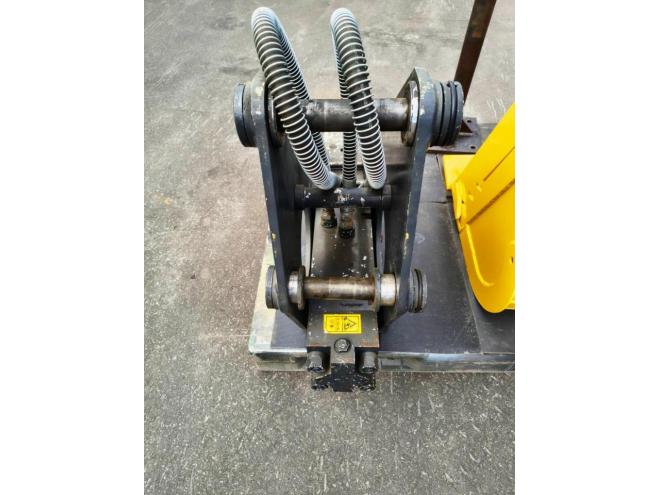 バックホーコマツ　中古　PC30MR-5　配管付　油圧ショベル　建機