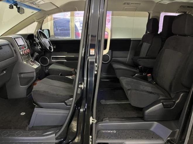 デリカＤ：５　Ｇパワーパッケージ　本州仕入　禁煙車　寒冷地仕様　ＭＫＷ１６ＡＷ＋ヨコハマホワイトレター　新品ＪＡＯＳブラックマッドガード　純正１８ＡＷ＋スタッドレスタイヤ付　アルパインリアフリップダウンモニター　ドライブレコーダー 4WD 2400 5Dr